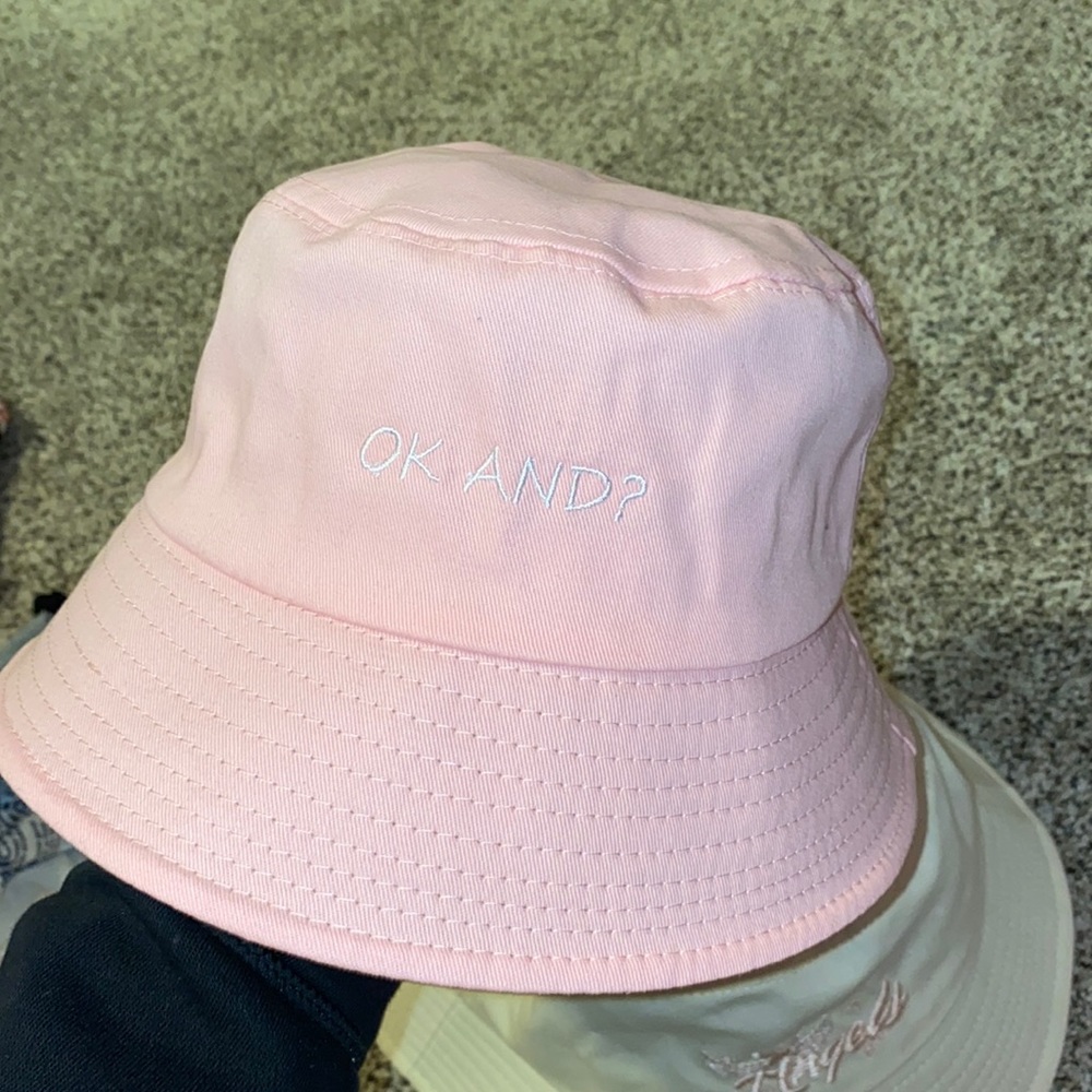 Bucket hat